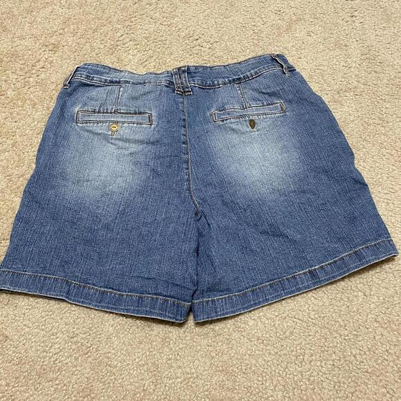 Gloria Vanderbilt Denim shorts - Size 8 - Picture 2 of 3